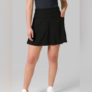 32 DEGREES FLYWEIGHT SKORT • SIZE S • BRAND NEW WITH TAGS